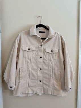 Zara Cream Oversized Corduroy
Jacket/Shacket with Pockets Size Women’s Medium